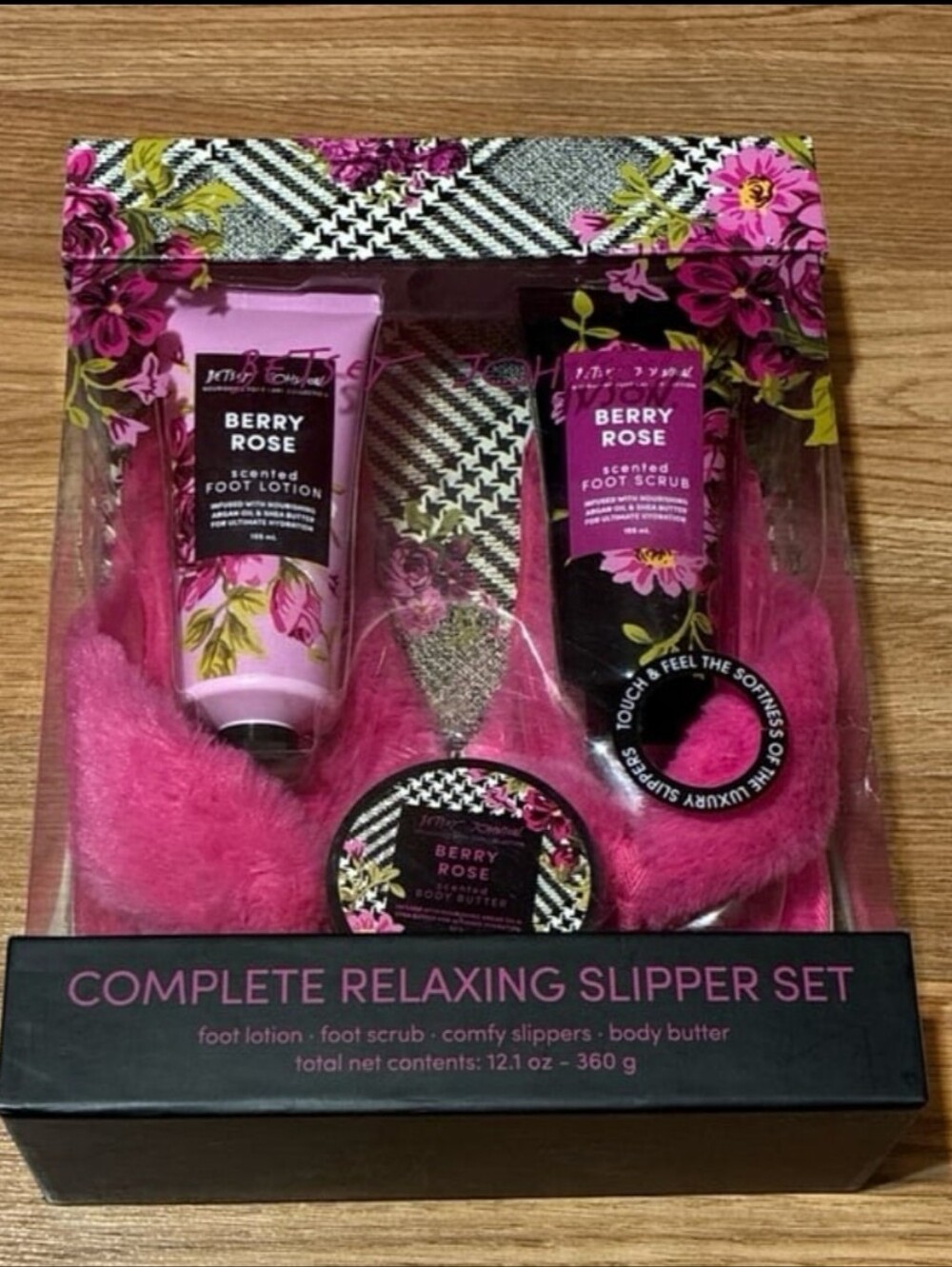 Betsey Johnson Berry Rose Spa Slipper Gift Set - Pink